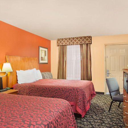 Days Inn By Wyndham Centerville Exterior photo