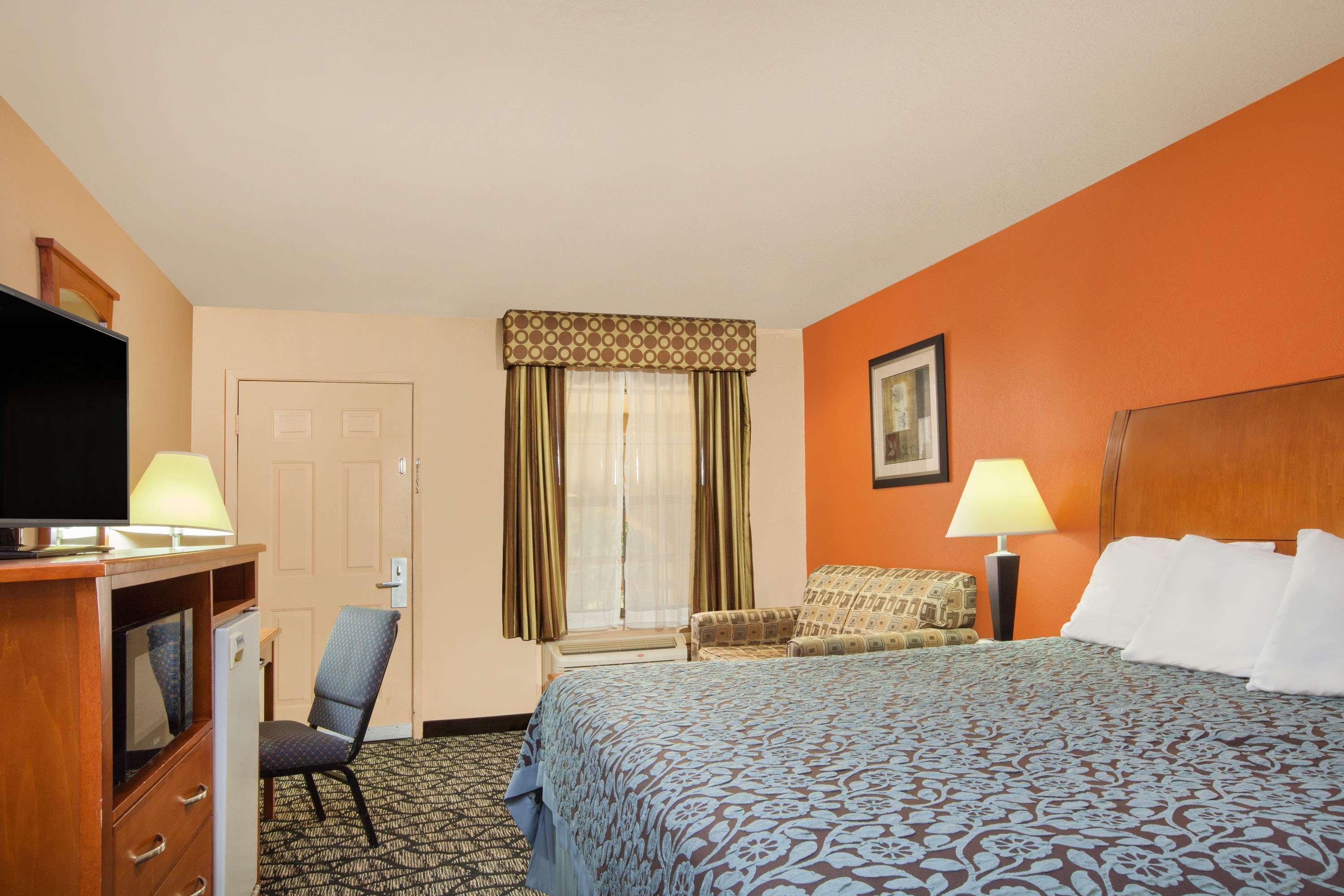 Days Inn By Wyndham Centerville Exterior photo