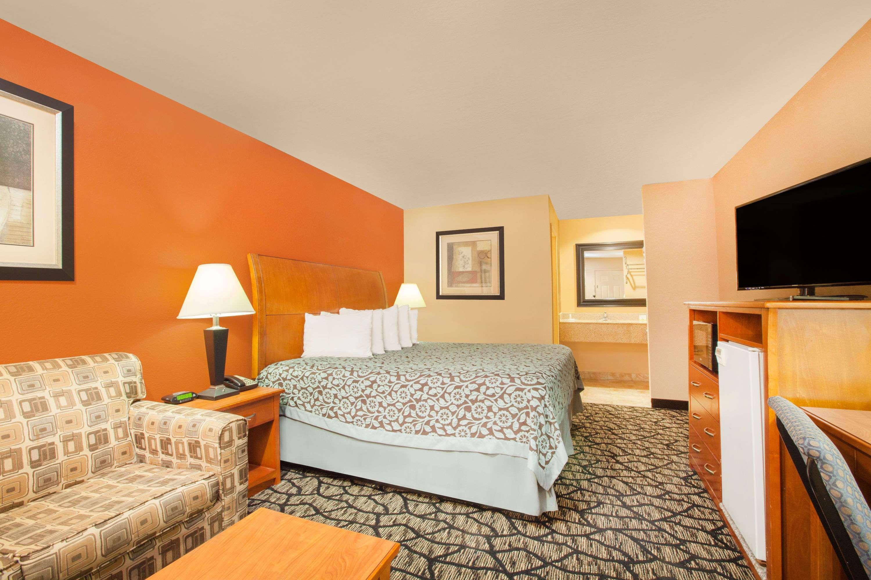 Days Inn By Wyndham Centerville Exterior photo