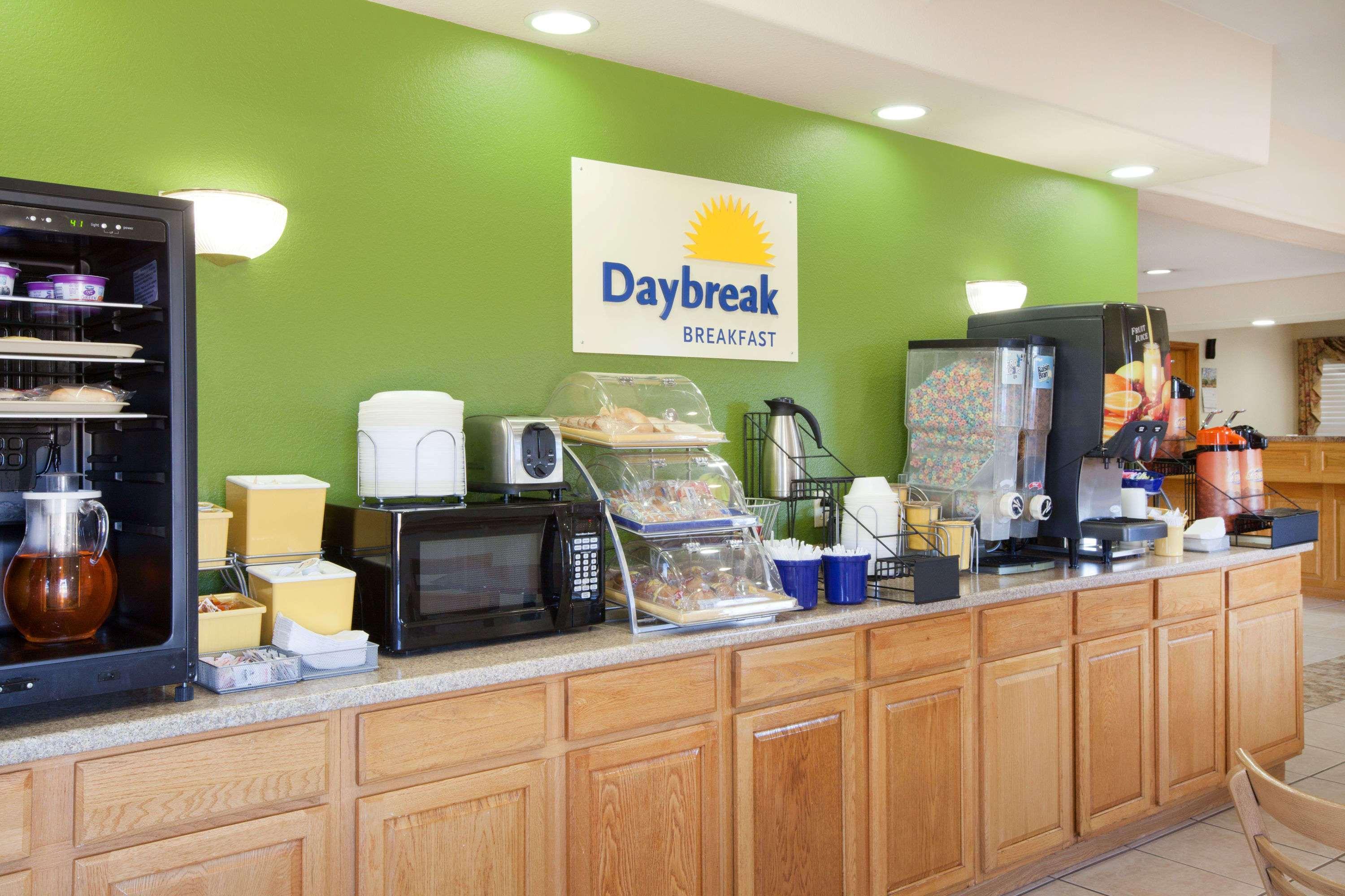 Days Inn By Wyndham Centerville Exterior photo