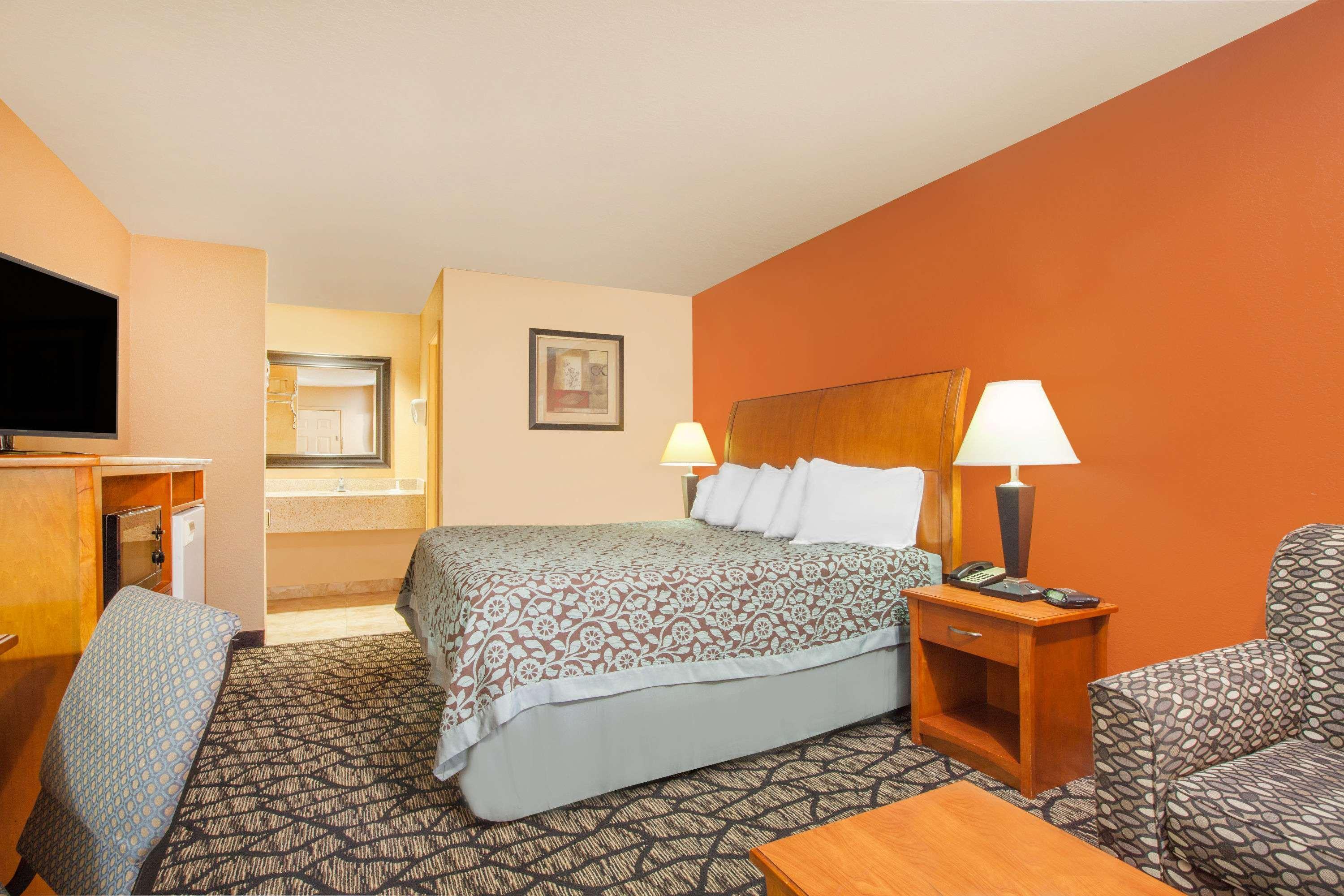 Days Inn By Wyndham Centerville Exterior photo