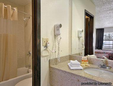Days Inn By Wyndham Centerville Room photo